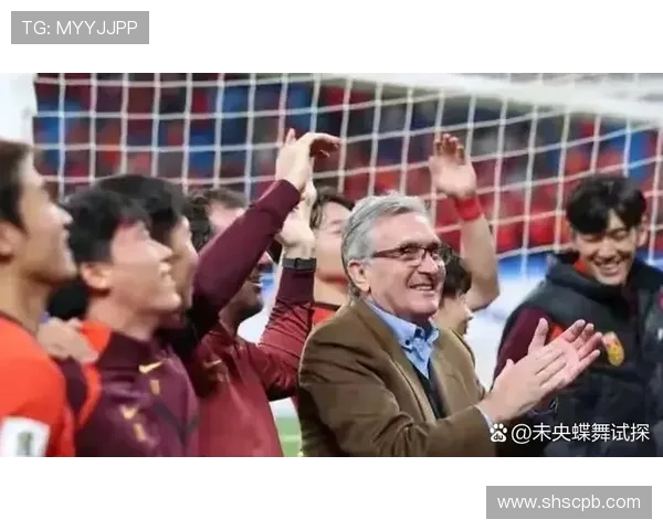足球明星因冲突被拍打倒在地引发广泛关注与讨论