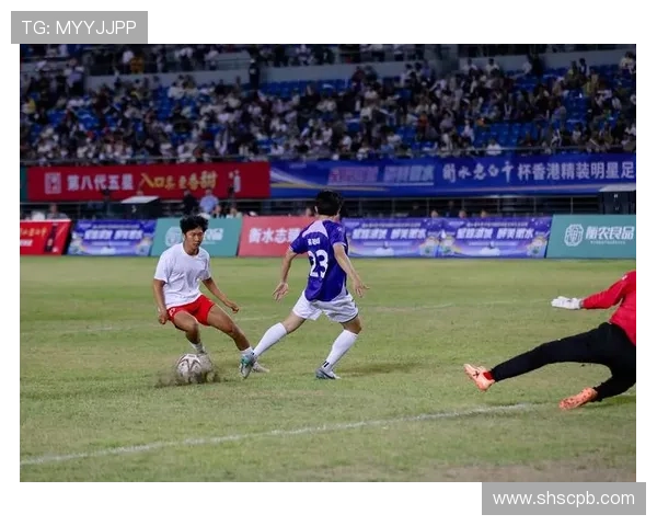 香港足球明星队在陕西展开友谊赛展现球技与团队精神的精彩瞬间