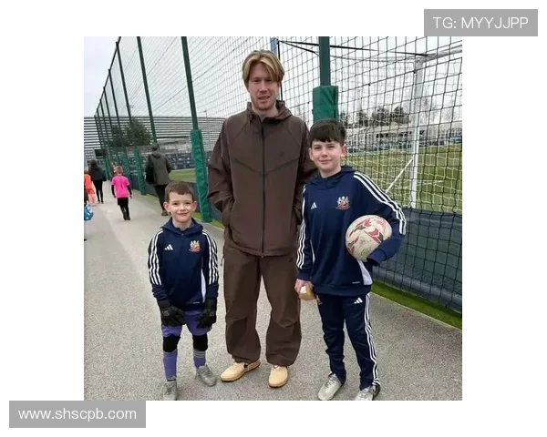 足球明星小布什的传奇人生与足球事业的辉煌成就解析 足球明星小布什的传奇人生与足球事业的辉煌成就解析