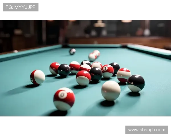 小小球星的梦想之路幼儿足球明星海报图画展现活力与激情